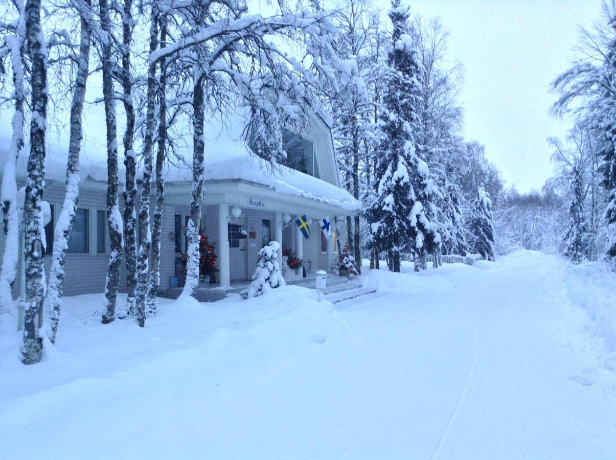 Hotelli Kultainen Joutsen Kuusamo Exterior photo